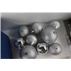 Image 2 : (9) Big Christmas Ornaments, Blue Tote