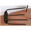 Image 3 : (2) Metal Stools (14''x 18'')