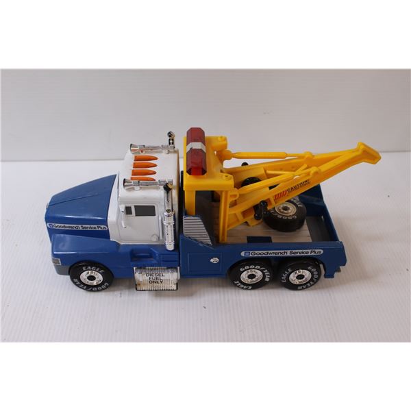Goodwrench Service Plus Tow Truck Toy - Makes Noise