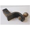 Image 4 : Trailer Hitch w/ 2" Ball