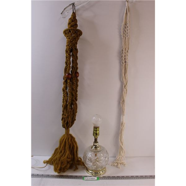 Vintage Clear Glass Pin Wheel Lamp- (works)- w/ (2) macrame Plant Holders