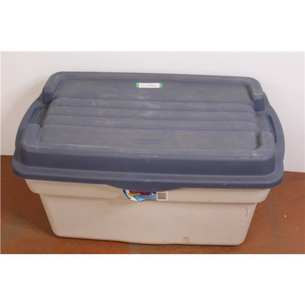 Rubber Maid Tote w/Lid