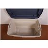 Image 2 : Rubber Maid Tote w/Lid