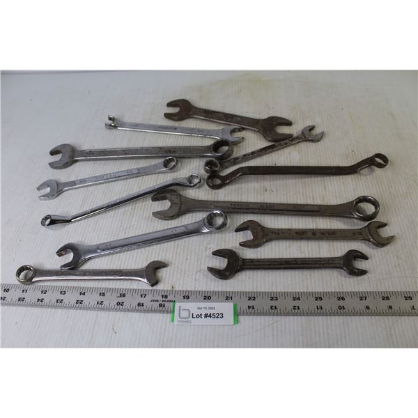 (12) Metric & Standard Wrenches (2 are damaged)