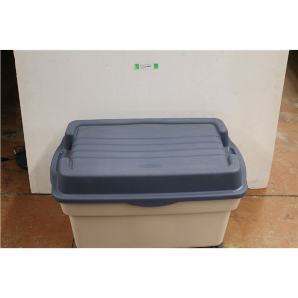 * Rubbermaid Tote Tub