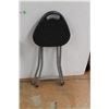 Image 3 : (2) Folding Stools