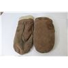 Image 4 : (3) Pair of Winter Mits - Belted Hand Warmer