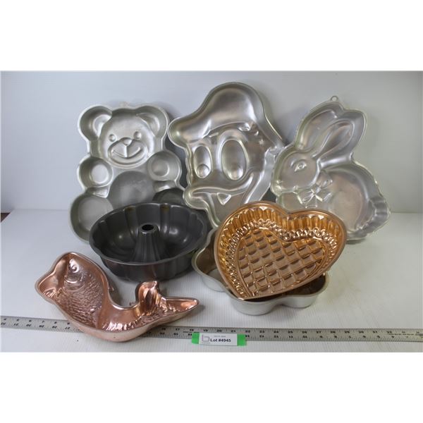 (7) Moulded Cake Pans