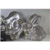 Image 3 : (7) Moulded Cake Pans