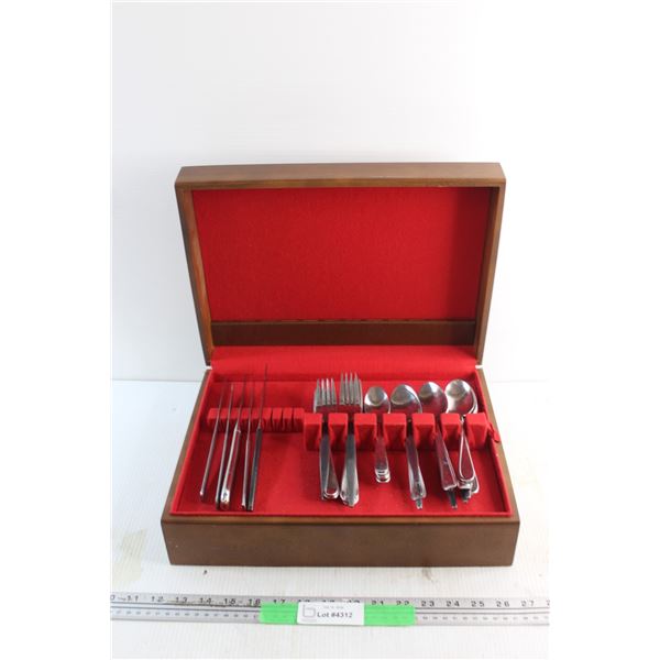 Cutlery Set Wooden Box