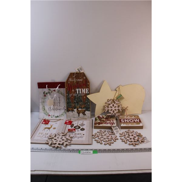 Christmas Lot: Christmas Wood Signs & Decor, Gift Bag