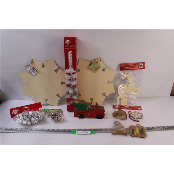 Christmas Lot: Wood Signs, DIY Paint Projects, Misc.