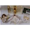 Image 2 : Lot: Angel Decor in Metal Present Box, Ceramic Heart Storage, English Style Vase