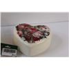 Image 4 : Lot: Angel Decor in Metal Present Box, Ceramic Heart Storage, English Style Vase