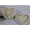 Image 7 : Lot: Angel Decor in Metal Present Box, Ceramic Heart Storage, English Style Vase