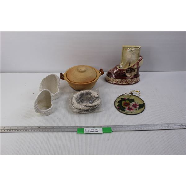 (2) Shell Ceramic Candle Stick Holder, Notepad With Pen In Ceramic Holder Gift Set, Stained Glass Su