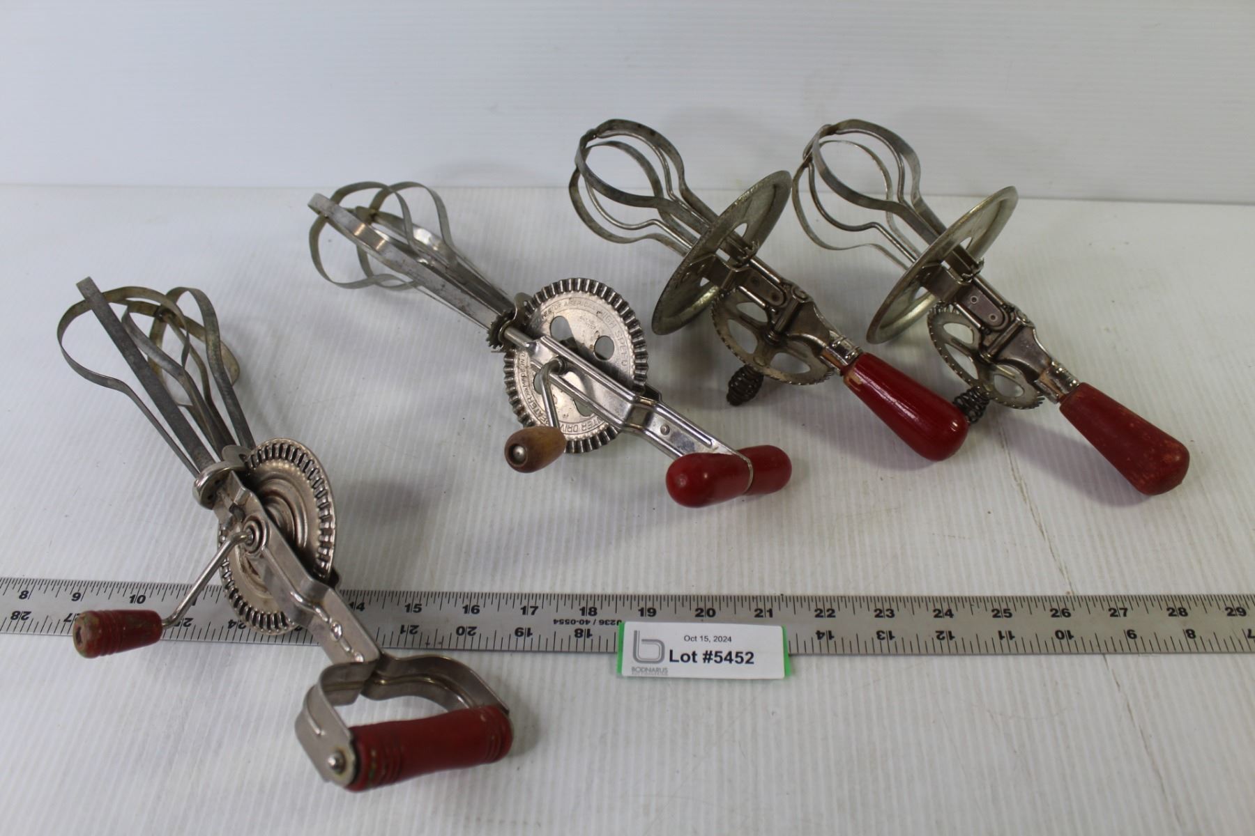 First Hand Mixer (4) Vintage Hand Mixers - Bodnarus Auctioneering
