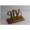 Image 6 : Wired Wine Rack and VIP Letter Holder