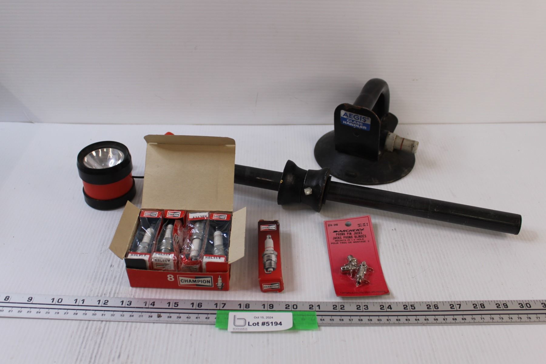 (9) Spark Plugs, Glass Handler, Phono Pin Jacks, 12v Plug-in Light, Bar ...