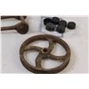 Image 4 : (2) Vintage Clevis & (1) Pulley & (6) Dust Caps