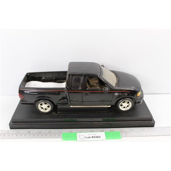 Ford F150 Harley Davidson 1:12 Scale- Missing Rear Bumper