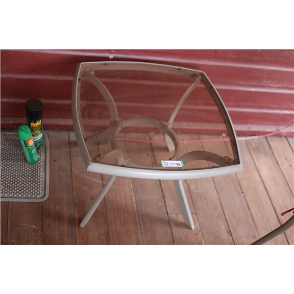 Patio Table w/Glass Top(24"x24"x17")