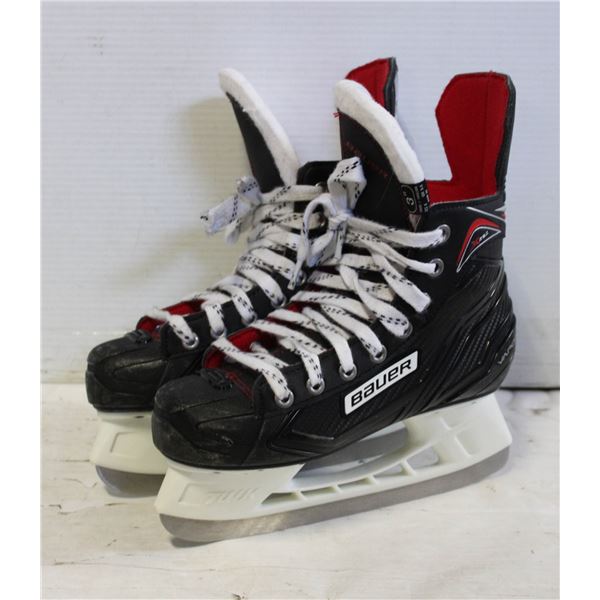 BAUER "VAPOR" HOCKEY SKATES- BOYS SIZE 4