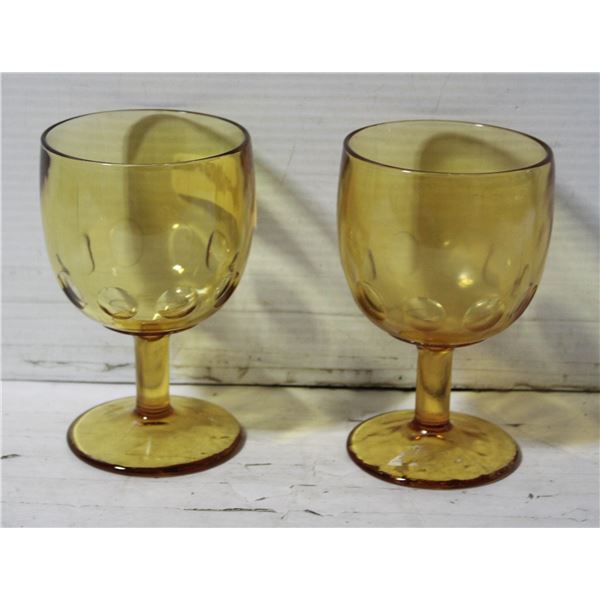 SET OF YELLOW GLASS GOBLETS