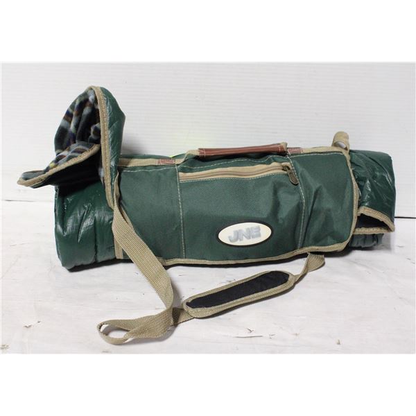 JNE BLANKET/ROLL FOR PICNICS OR CAMPING