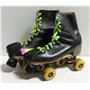 Image 1 : SIZE 9 ADULT VINTAGE ROLLER SKATES-ESTATE