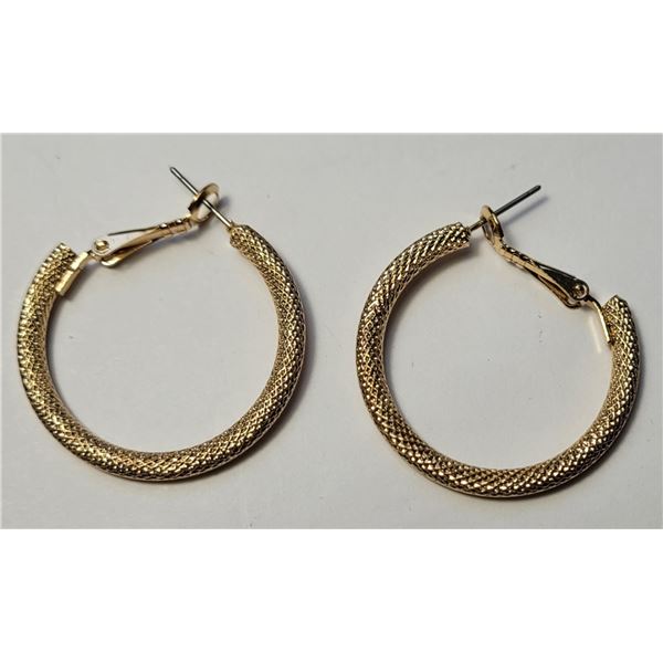 31)  SET OF 1" GOLD TONE HOOP EARRINGS WITH SAFE