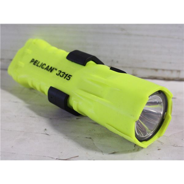PELICAN 3315 FLASHLIGHT WATERPROOF AND