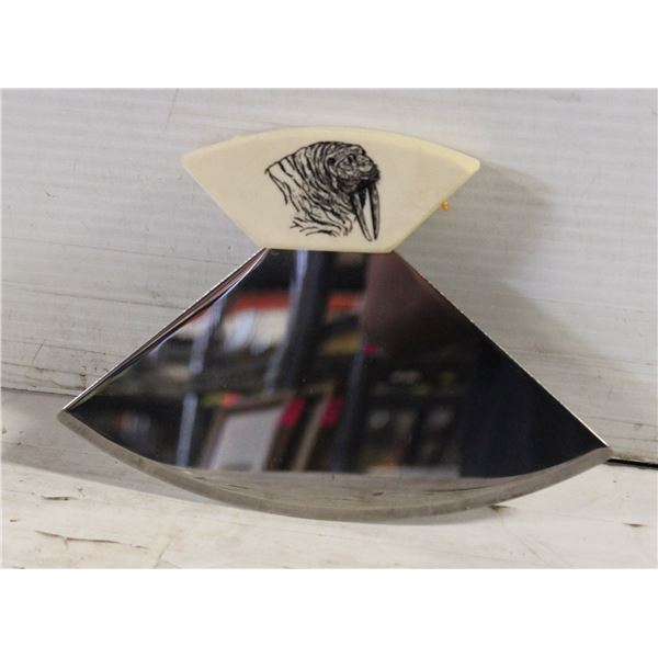 ALASKAN ULU KNIFE WITH WALRUS