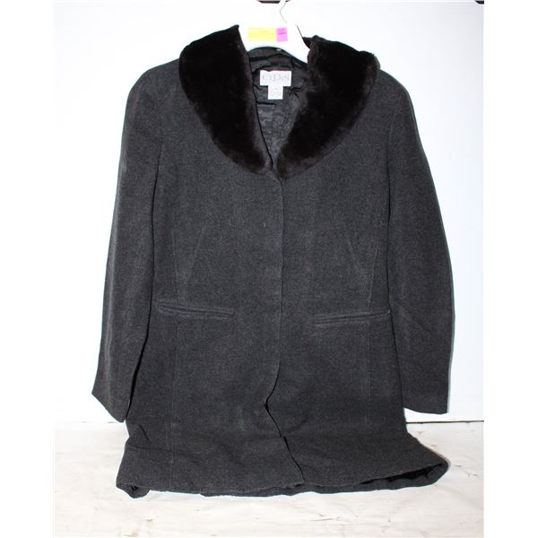 BLACK FALL JACKET SIZE 40 - NEW (REMOVABLE FUR