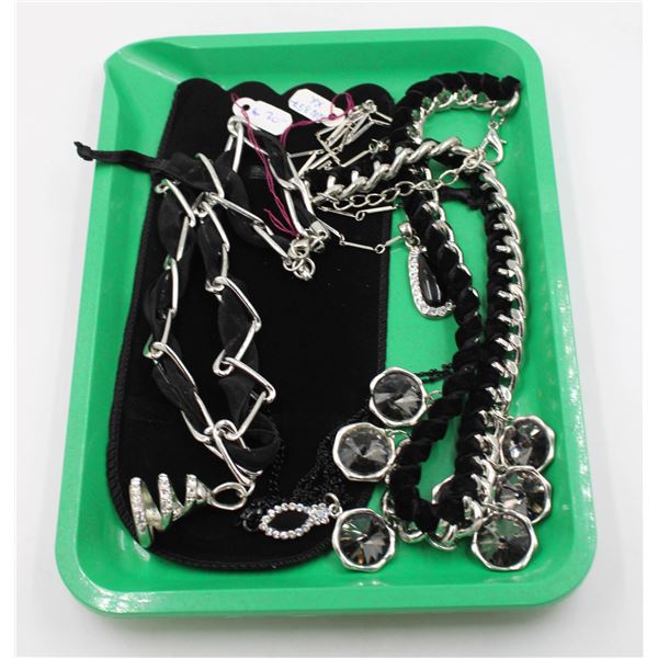 NEW GREEN TRAY WITH 4 NEW JEWELRY PIECES - RETAIL