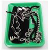 Image 1 : NEW GREEN TRAY WITH 4 NEW JEWELRY PIECES - RETAIL