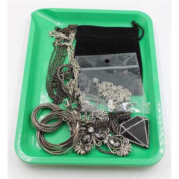 NEW GREEN TRAY WITH 4 NEW JEWELRY PIECES - RETAIL