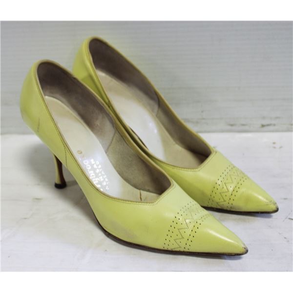 1970S LADIES YELLOW HIGH HEELS SIZE 8