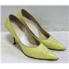 Image 1 : 1970S LADIES YELLOW HIGH HEELS SIZE 8