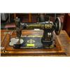 Image 2 : ANTIQUE SEWING MACHINE