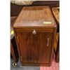 Image 1 : SOLID WOOD END STAND H-22.5" W-15" L-22.5"