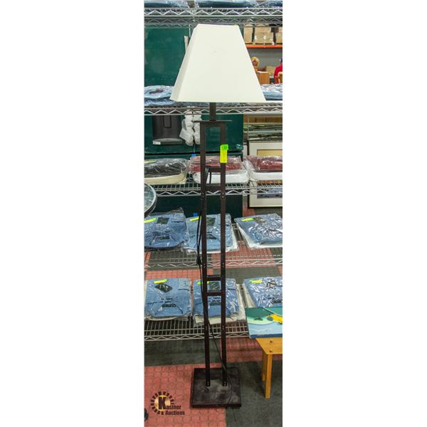 FLOOR LAMP H-61.5"