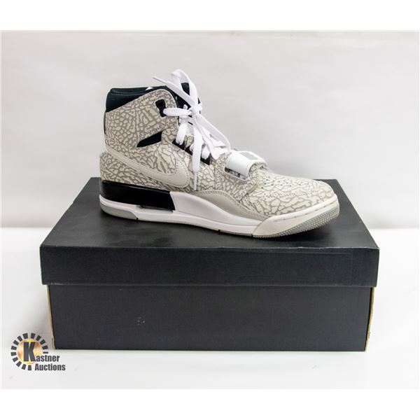 AIR JORDAN LEGACY 312 SIZE 8.5 IN BOX MENS