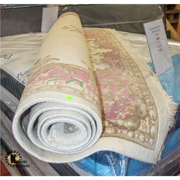 ESTATE HOME DECOR RUG NEEDS STEAM CLEANING