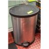 Image 1 : STEP-ON GARBAGE CAN