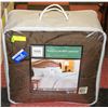 Image 1 : EXTRA KING SIZE DOWN DUVET WITH COVER IN PACKAGE