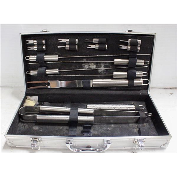 BBQ SET IN CASE