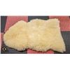 Image 1 : 4FT AUSTRALIAN SHEEPSKIN RUG-ESTATE