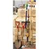Image 1 : LOT OF GARDENING TOOLS
