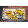Image 1 : FLAT OF 10 BOX CUTTER KNIVES WITH ASSORT.